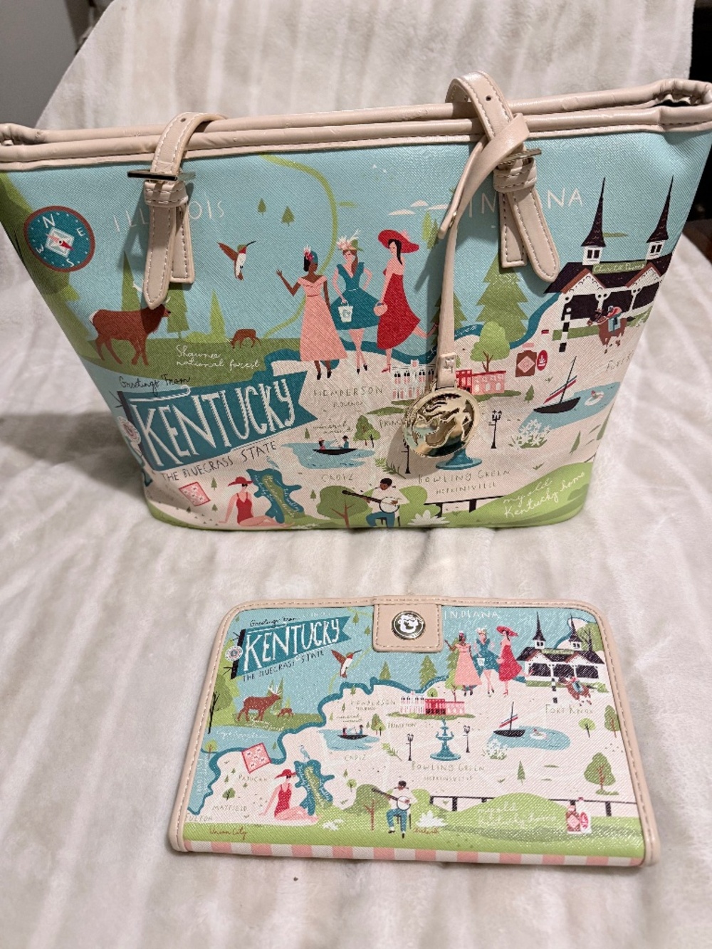 AI Overview  +1 This is a Spartina 449 "Greetings From Kentucky" map tote bag an